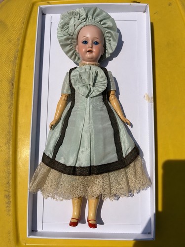 Charmante poupée ancienne - ,