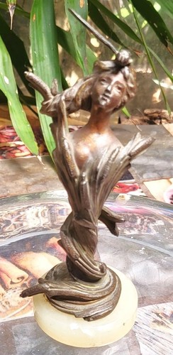 Statuette allégorie drapée