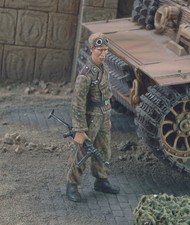 Modèle Royal RM551 - 1:35 SS-UNTERSCARFÜHRER Avec MP-40 WWII - Neuf
