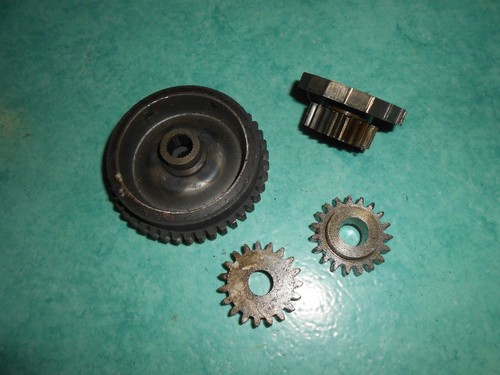 Lot pignons moteur poulain - lot,