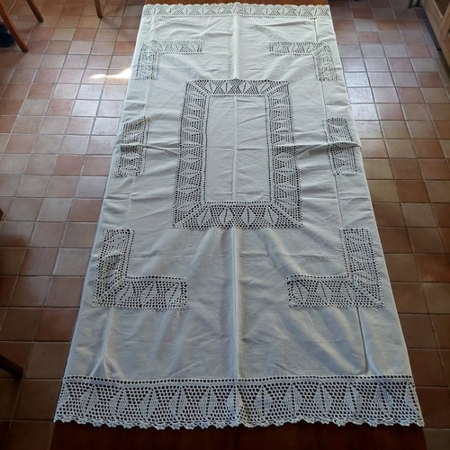 Nappe rectangulaire blanche