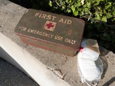 SUPERBE US WW2 FIRST AID KIT