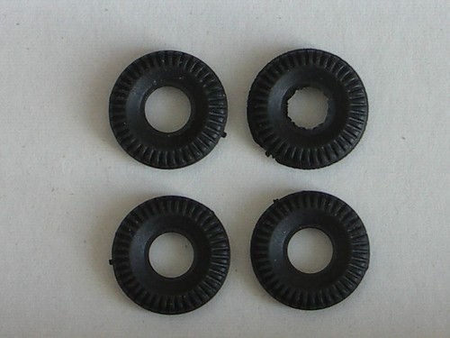 Corgi pneus noirs striés - 4,