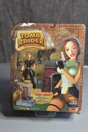 Figurine lara croft - croft, affronte