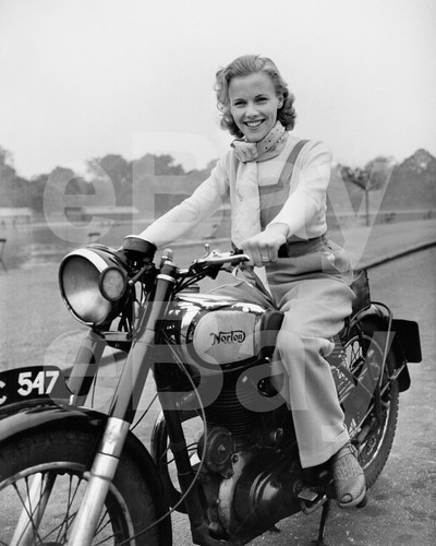 Photo 10x8 honor blackman - photo,
