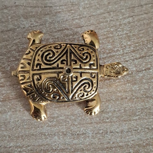 Broche buffet tortue - broche, m.