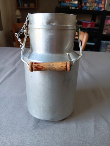 Ancien pot lait - pot, a
