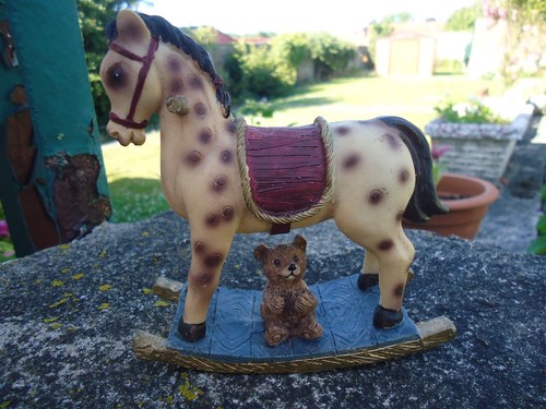Petit cheval bascule en - petit,