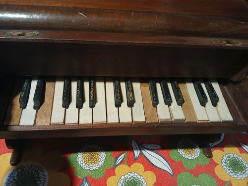 Chromatic toy piano - chromatic,