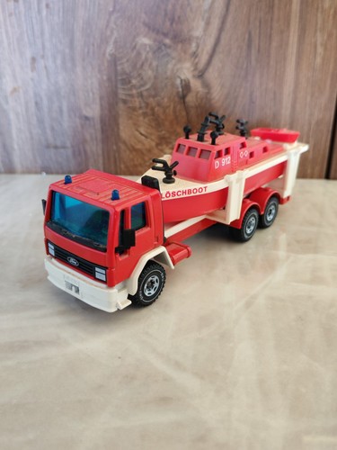 Camion ford porte bateau