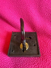 Ancienne serrure en métal avec clé 1930