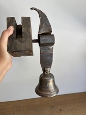 Ancienne Cloche de Porte en Bronze N°9 Et Support En Bois - Vintage