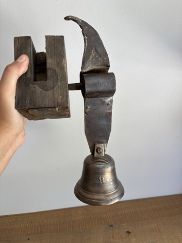Ancienne cloche porte en - cloche,