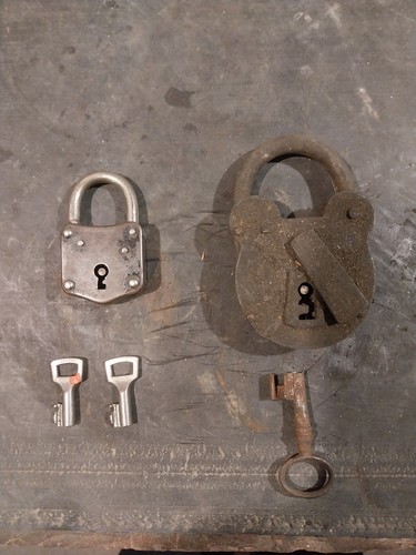 Lot ancien cadenas fer - ancien,