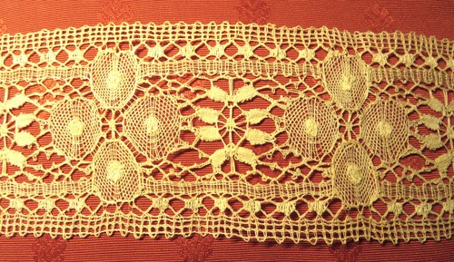 Dentelle ancienne aux fuseaux - dentelle,
