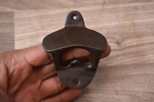 Ancien ouvre-bouteille mural