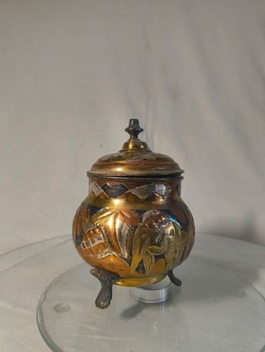 Boîte couverte tripode - boîte,