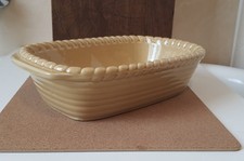 Plat à four en céramique torsadé sur les côtés BCI France