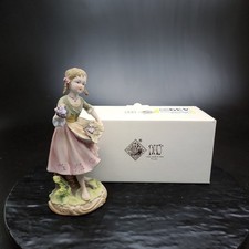 Nao Lladro Figurine 02001087 Out for a Stroll Girl Flowers Porcelain Spain ?