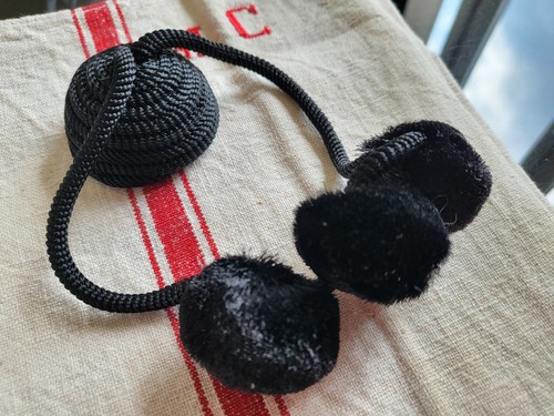 Passementerie noire partie