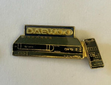 38 - Pin's DAEWOO - VINTAGE MAGNETOSCOPE