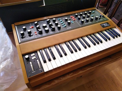 Moog minimoog model analog - minimoog, d