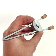 JACQUES ADNET - PINCE À SUCRE  GLAÇONS EN MÉTAL CHROMÉ MANCHE BAMBOU MODERNISTE 