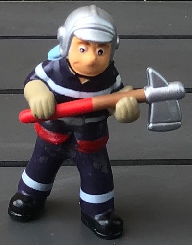 Figurine pompier avec - pompier, hache