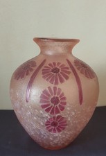 F. T. LEGRAS, très joli vase boule en verre givré décor floral dégagé à l'acide