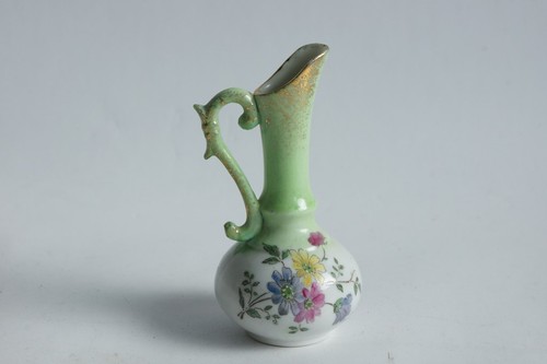 Petit vase aiguière