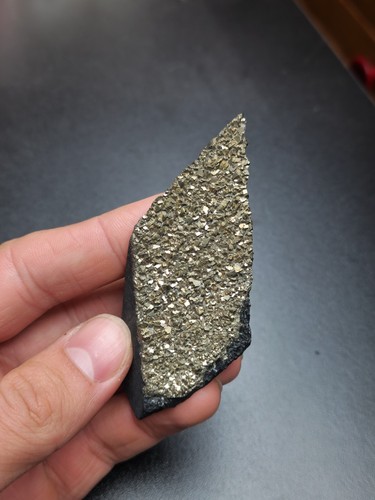 Minéraux pyrite sur ardoise - minéraux,
