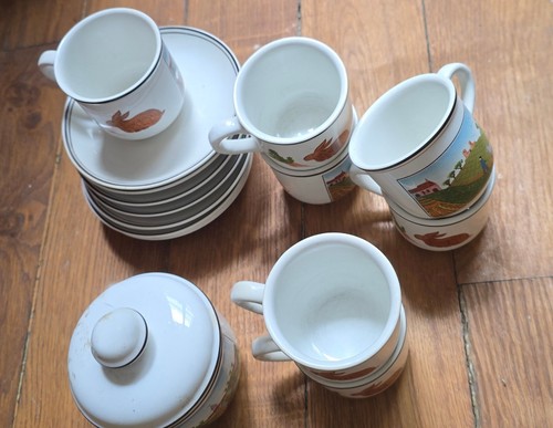 Tasses avec soucoupes - tasses,