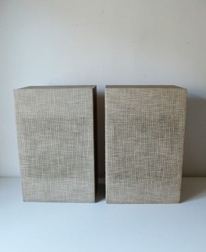 Deux enceintes bois - bois, composite