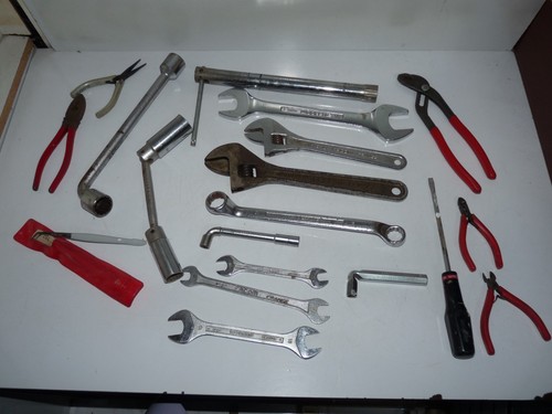 Lot outils facom - 19,