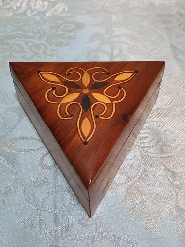 Boite bijoux triangulaire - à,