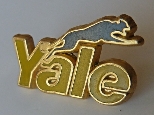 Pin pins badge yale - pin's,