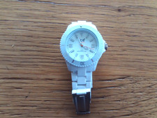 montre ICE WATCH blanche  avec