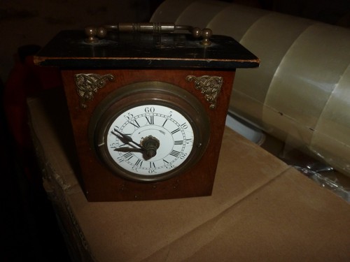 Réveil mécanique ancien - mécanique,