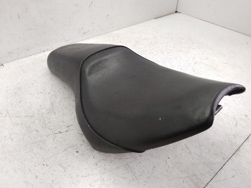 Selle avec petits déchirures - petits,