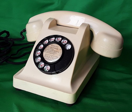 Ancien téléphone bakelite - ancien, en