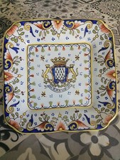 Ancienne assiette carrée blason A ma Vie signée Pornic N 2