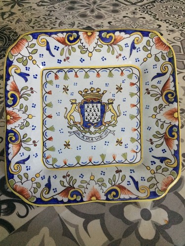 Ancienne assiette carrée