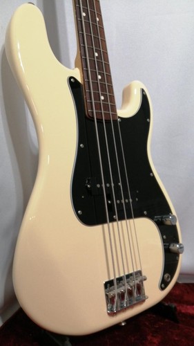 Guitare basse électrique