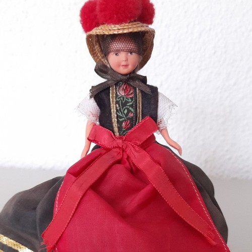 Poupée vintage costume