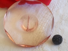 Enorme bouton vintage rose épais effet plexis pied veste  4,8 cm ref 2577