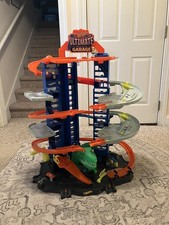 HOT WHEELS ULTIMATE GARAGE T-REX PLAYSET - GOOD