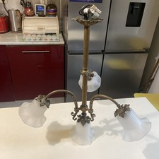 Lustre Ancien style Art Nouveau laiton 3 Branches,et un central Tulipes Opaline