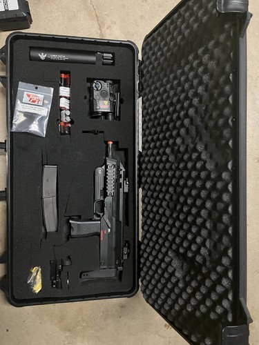 Airsoft mp7 gbb with extra - airsoft,