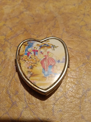 Boîte pilules cœur métal - pilules,