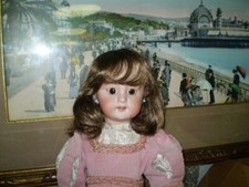 O. PERRUQUE POUR POUPEE . TRES BELLE QUALITE . CHATAIN tour de tête 27/28 CM